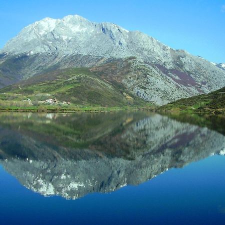 Albergue El Caseron De Fuentes Carrionas Cardano de Abajo Esterno foto